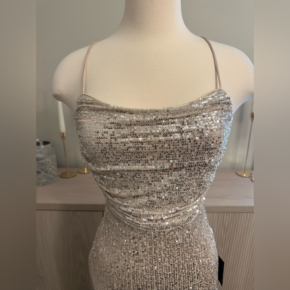 NWT Lulu’s Champagne Dress - Picture 5 of 8